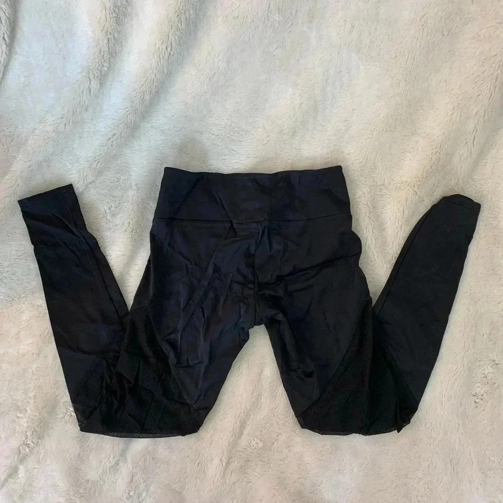 Black Mid rise Onzie Mesh Legging